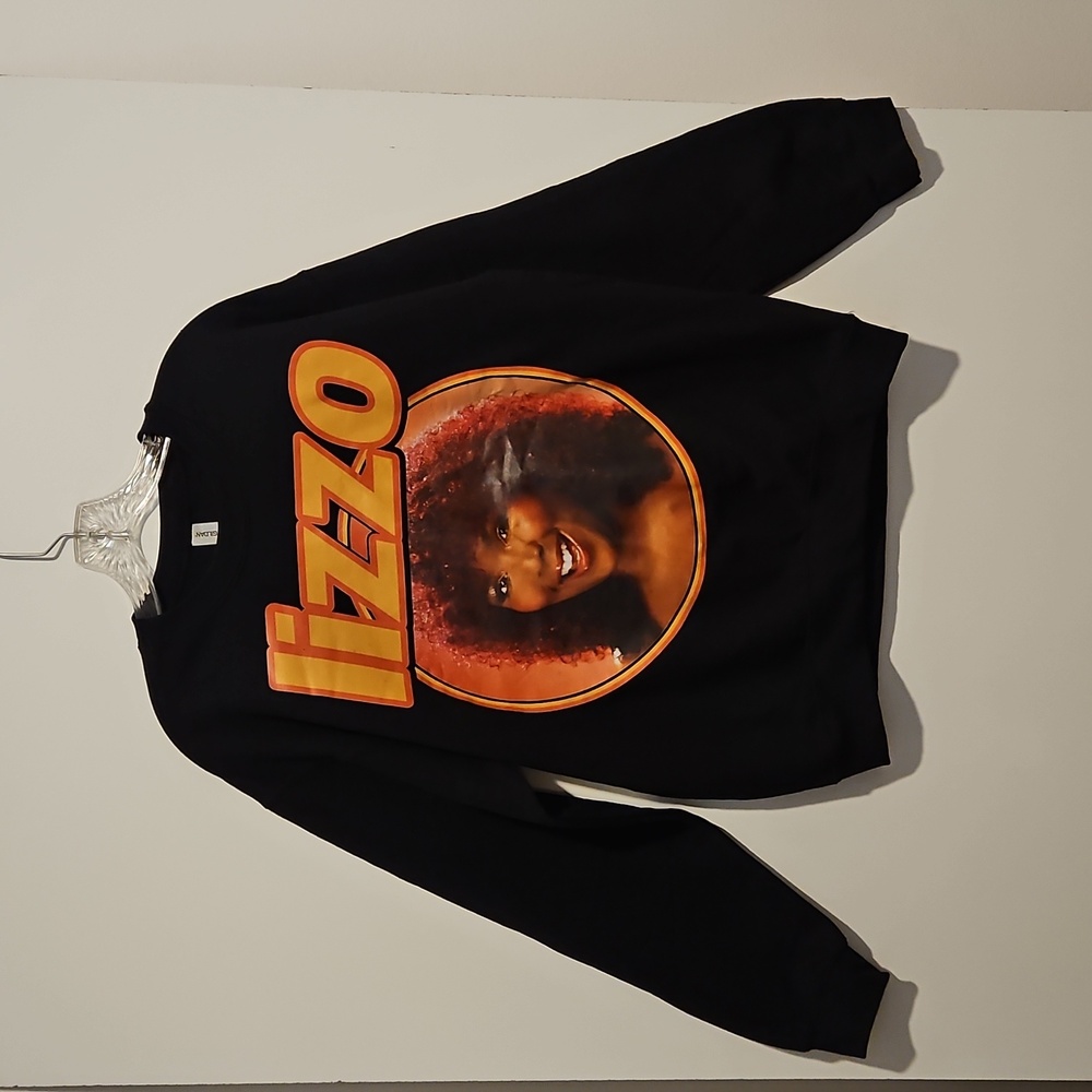 LIZZO Black long sleeve graphic Crew Neck Sweatshirt Gildan Med.
